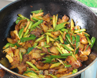 The First Dish of Sichuan Cuisine---golden Twice-cooked Pork recipe