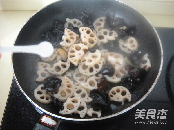 Lotus Root and Sweet Pepper Pork Slices recipe