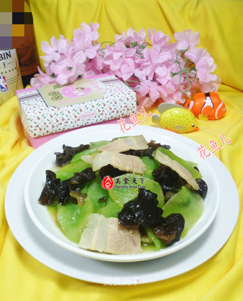 Fried Lettuce with Sliced Pork and Black Fungus recipe