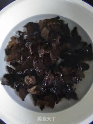 Stir Fried Fungus with Lotus Root recipe