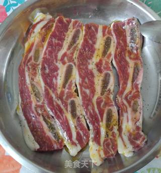 Fried Beef Ribs with Garlic and Black Pepper recipe