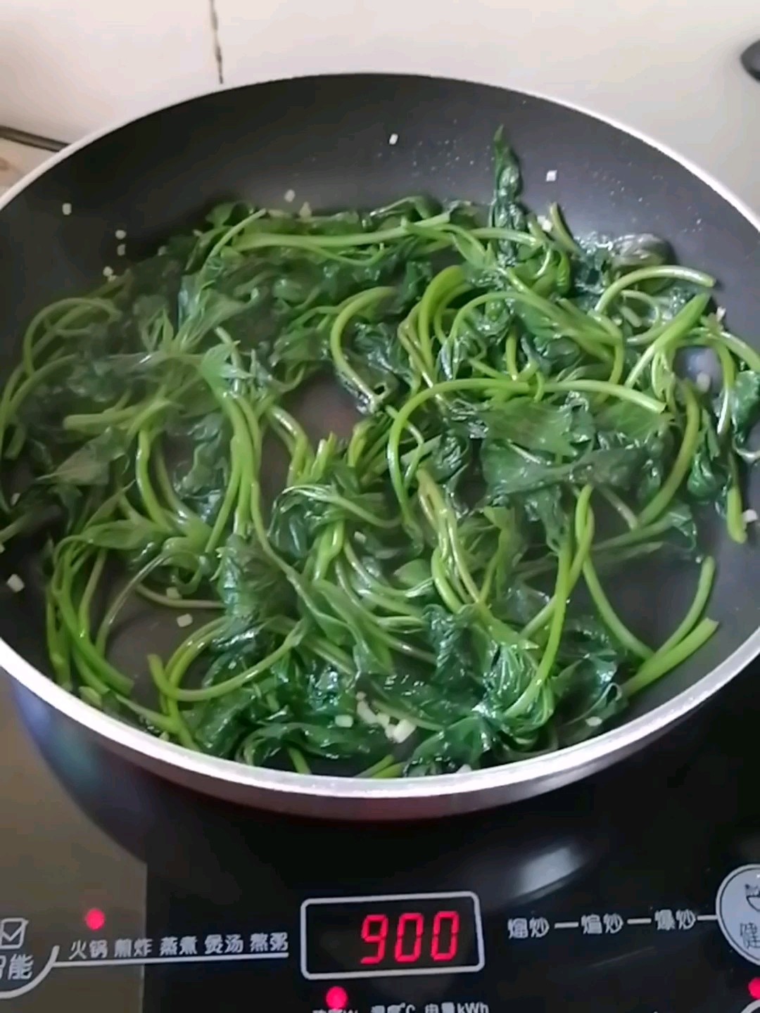 Fried Noodles with Sweet Potato Leaves recipe