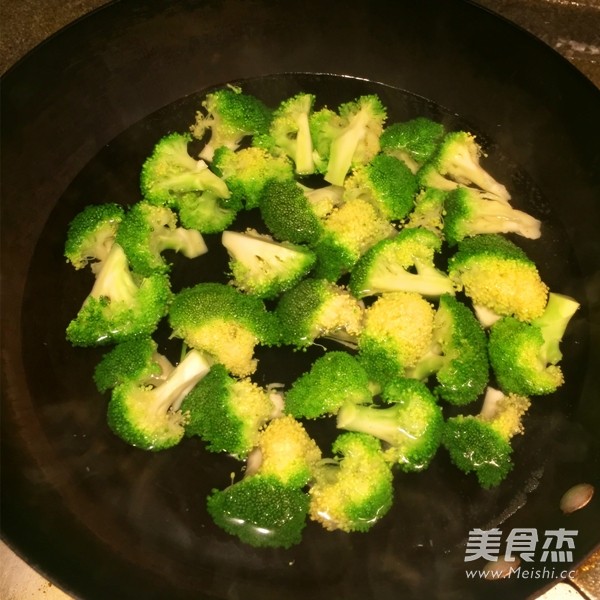 Fried Fungus with Broccoli recipe