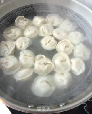 Hot Noodles with Yuanbao and Shrimp Dumplings recipe