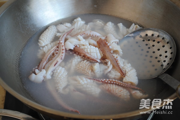 Skillfully Cut Squid Flower recipe