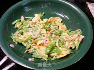 Scrambled Eggs with Green Beans and Dried Radishes recipe