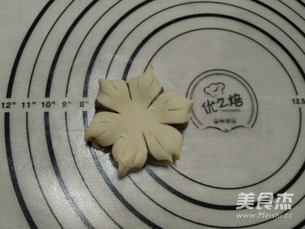 Bean Paste Sunflower Cake recipe