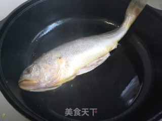 Braised Yellow Croaker in Sauce recipe