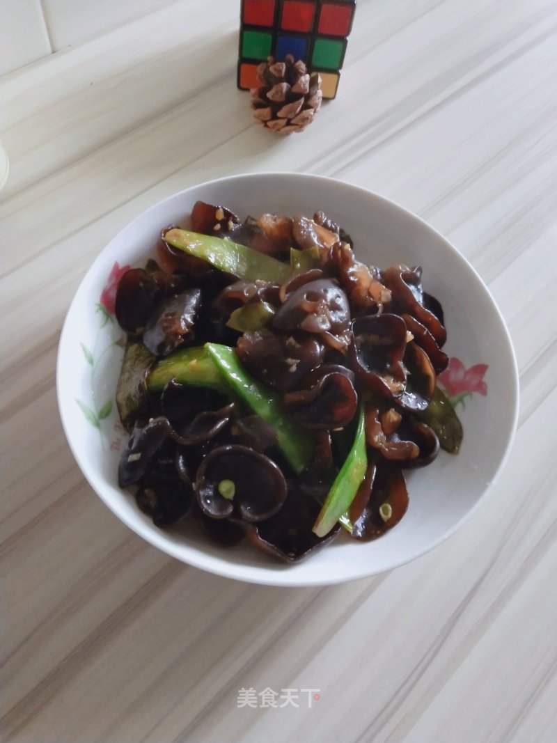 Fried Snow Peas with Fungus recipe