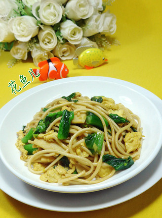 Stir-fried Noodles with Cabbage Egg and Bamboo Shoots recipe