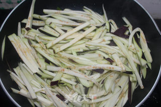 #trust之美# Stir-fried Eggplant Strips with Hot Pepper recipe