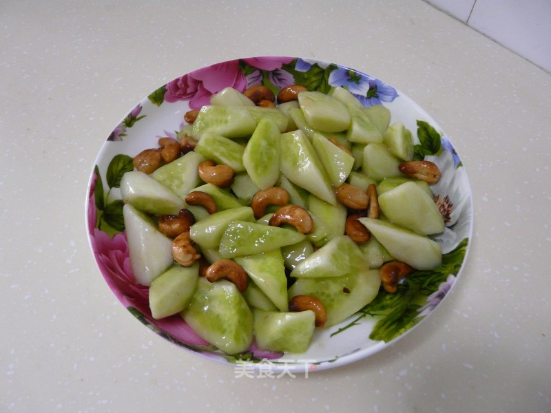 Stir-fried Cucumber with Cashew Nuts recipe