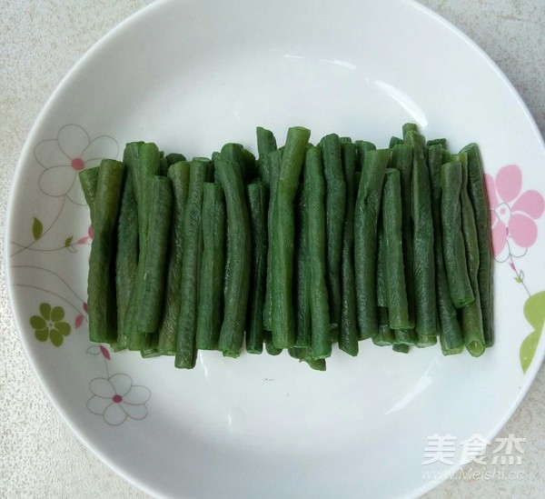 Garlic Sesame Sauce Mixed with Cowpea recipe