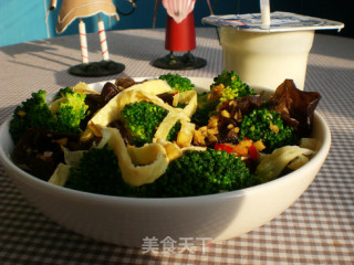 Mustard Broccoli Mix with Egg Peel recipe