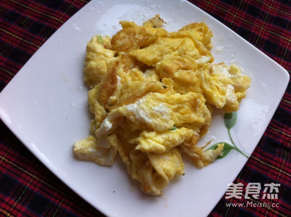 Scrambled Eggs with White Pickles recipe