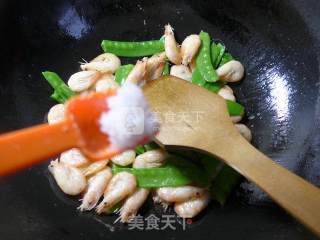 Fried Prawns with Snow Peas recipe