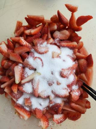 Wolfberry Strawberry Jam recipe