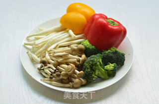 Stir-fried Double Mushrooms with Colored Peppers recipe