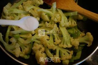 Stir-fried Cauliflower with Hot Pepper recipe