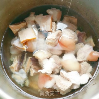 Trouser Leg Meat Cuttlefish Daylily Soup recipe