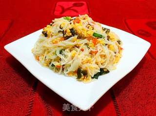 Stir-fried Rice Noodles with Tomato, Egg, Fungus recipe