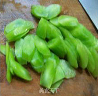 Stir-fried Lettuce with Chopped Pepper and White Meat recipe