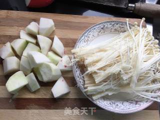 White Radish and Enoki Mushroom Soup recipe