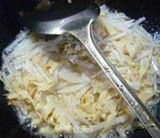 Stir-fried Shredded Carrot with Shrimp Skin Thousands recipe