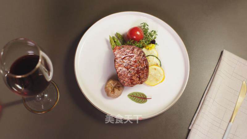 Grilled Steak with Australian Original Sauce