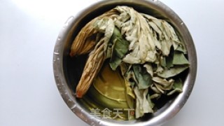 Steamed Ribs with Glutinous Rice and Lotus Leaves recipe