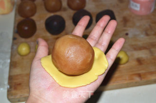 Mooncake with Lotus Seed Paste and Egg Yolk recipe