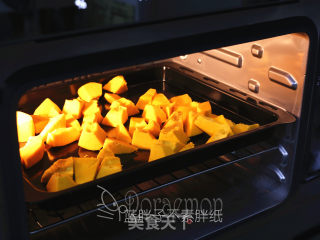 Whole Wheat Pumpkin Rolls recipe