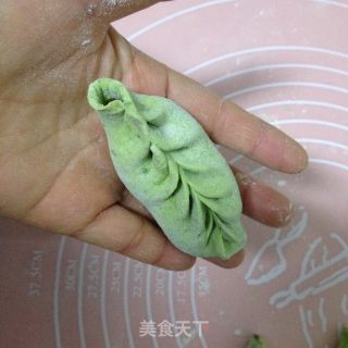 Steamed Dumplings with Red Bean Paste and Willow Leaves recipe