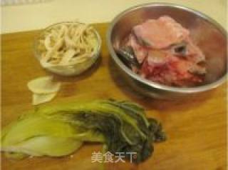 Daylily Fish Bone Sauerkraut Soup recipe