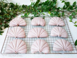 Black Currant Lotus Leaf Bun recipe