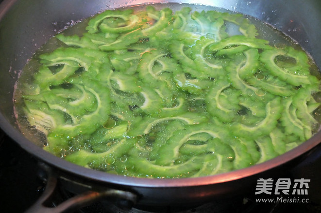 Bitter Melon Mixed with Golden and Silver Garlic recipe