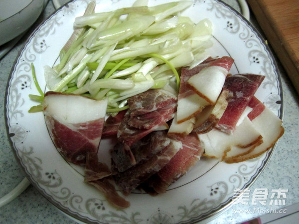 Fried Bacon with Scallion Head recipe