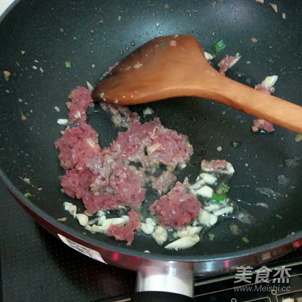 Stir-fried Beef with Garlic and Dried Radish recipe