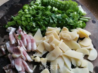 Stir-fried Bamboo Shoots with Bacon and Mustard Greens recipe