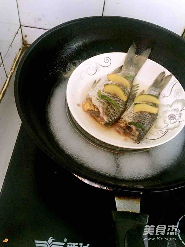 Steamed Crucian Carp recipe