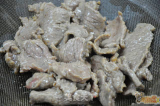Explain in Detail The Production Details and Taste Characteristics of Scallion Fried Lamb recipe
