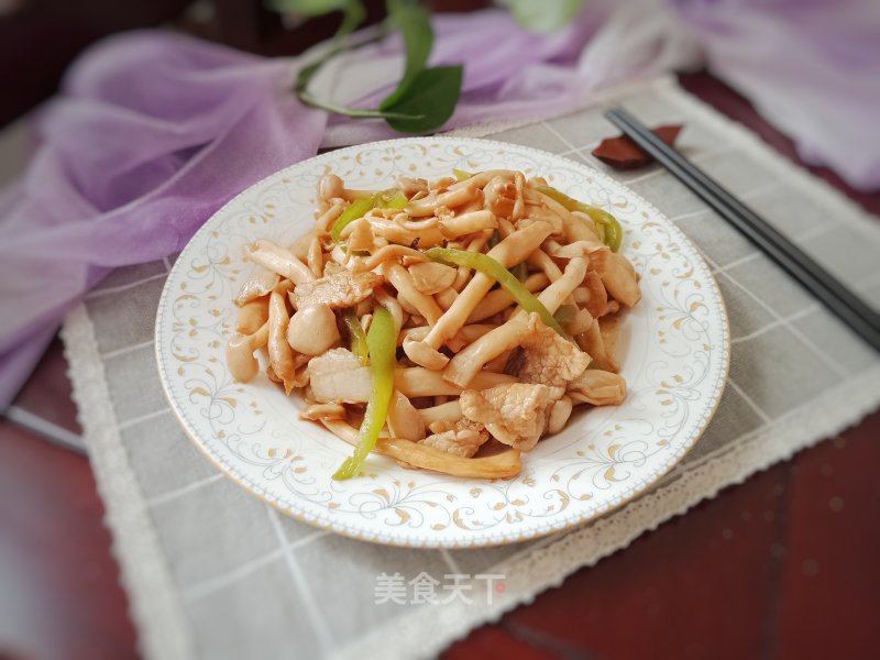 Stir-fried Pork with White Jade Mushroom recipe