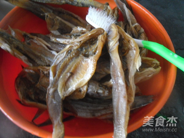 Braised Dried Fish in Oyster Sauce recipe