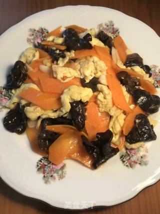 Scrambled Eggs with Carrots and Fungus recipe