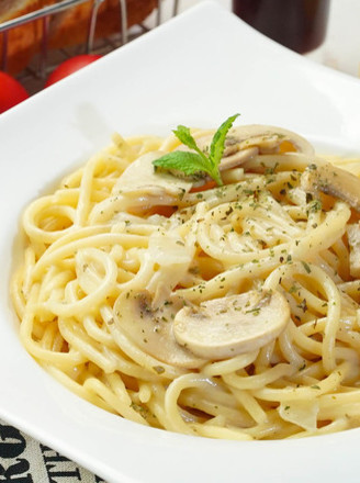 Mushroom Pasta with Ultra Low Fat White Sauce recipe