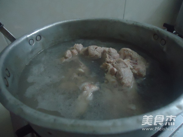 Red Mushroom Pork Bone Soup recipe