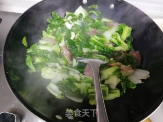 Sausage Stir-fried Green Cabbage Moss recipe
