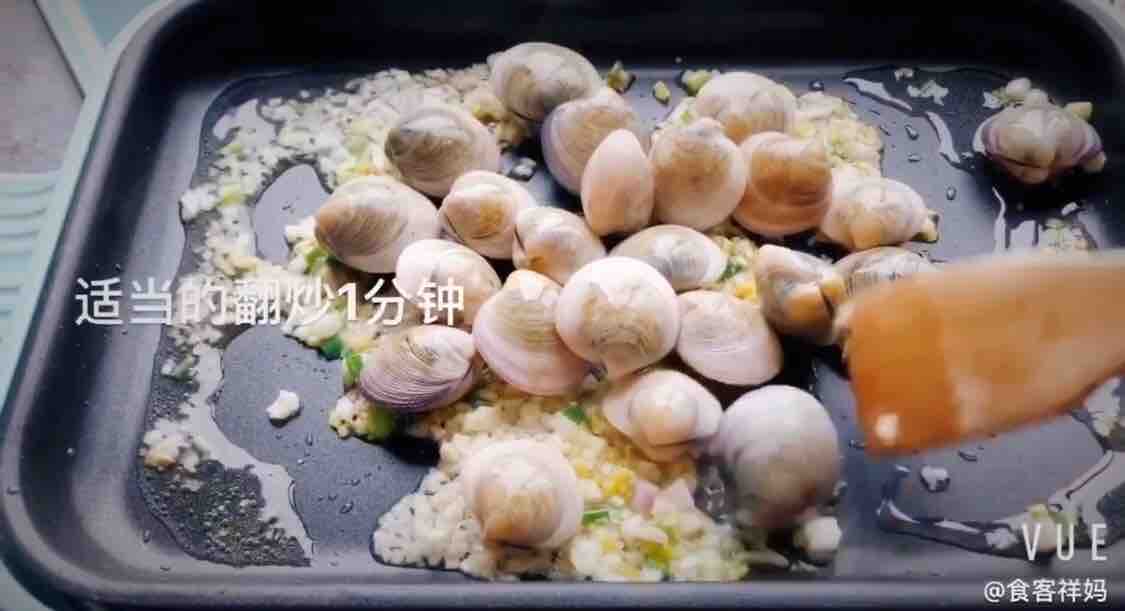 Braised Rice Noodles with Clams recipe