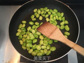 Fried Garlic Egg with Bean recipe