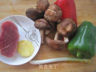 Scenery on The Table-sliced Meat with Mushrooms recipe